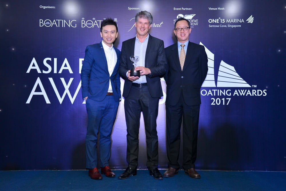 Erwin Bamps, CEO Gulf Craft receiving the Best Asian Built Yacht Award a....jpg