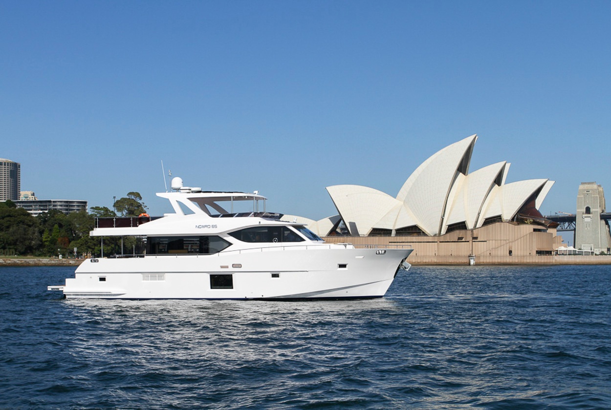 Nomad 65 infront of the Sydney Opera House (1)