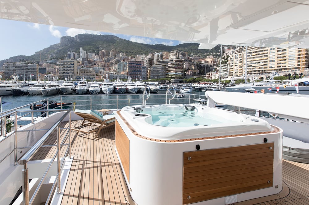 Sun Deck Jacuzzi (2)