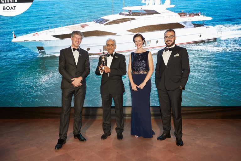 Руководители компании Gulf Craft получают награду Quality and Value Award в Италии 