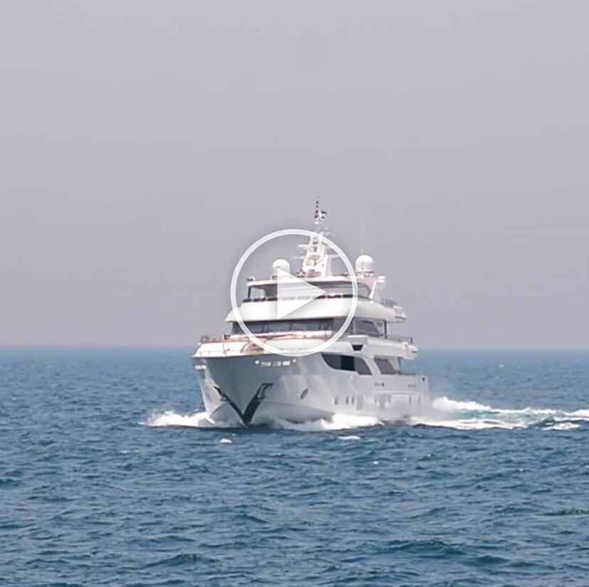 2 Majesty-155-clip-2