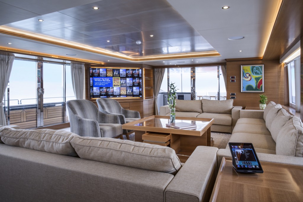 Современная мультимедийная система Majesty 135