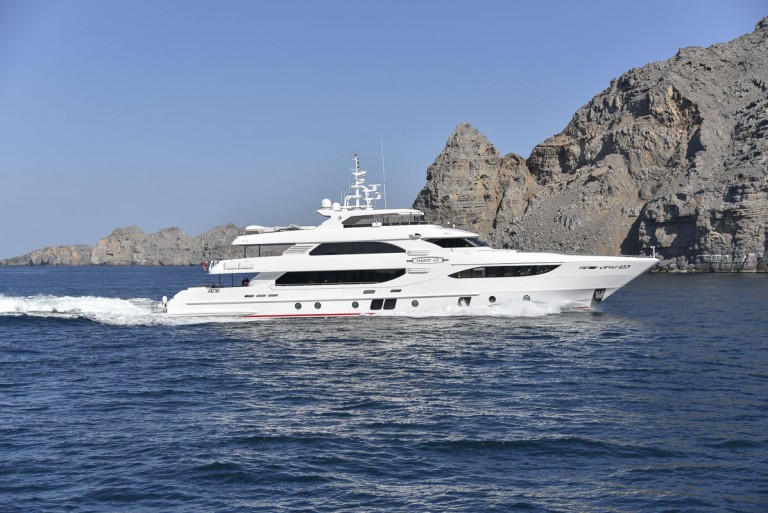Majesty 135 во время путешествия в Мускат на эксклюзивное превью компании Gulf Craft 