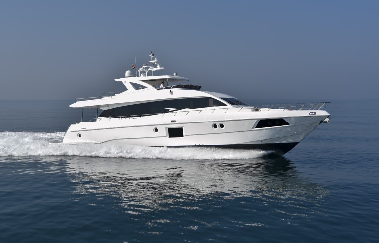 权威90型游艇在迪拜国际船舶展推出