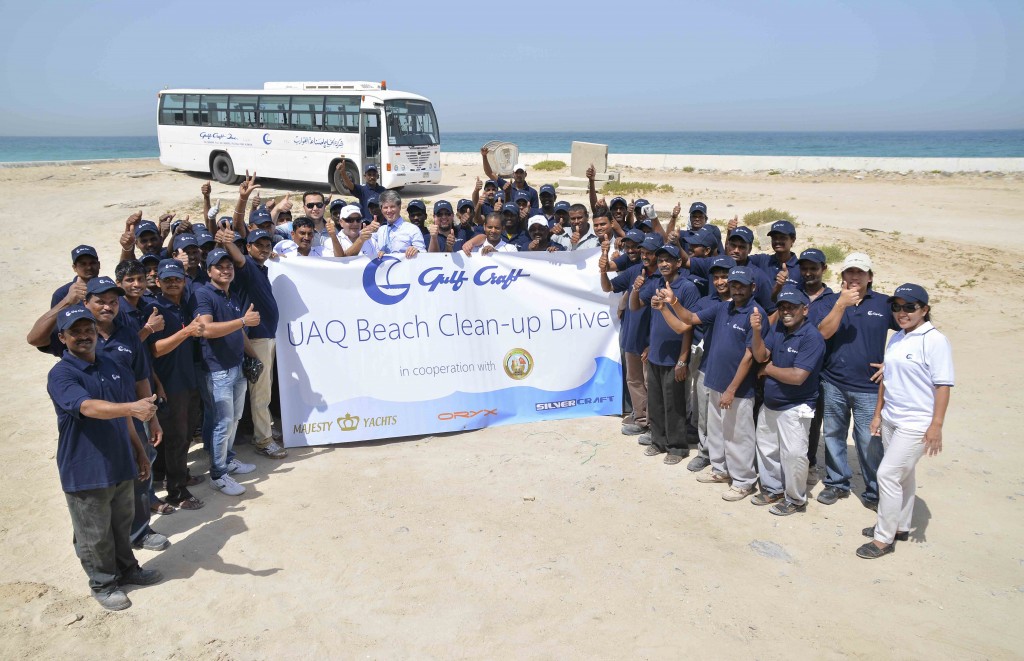 海湾游艇公司派出的清理乌姆盖万海滩活动小组