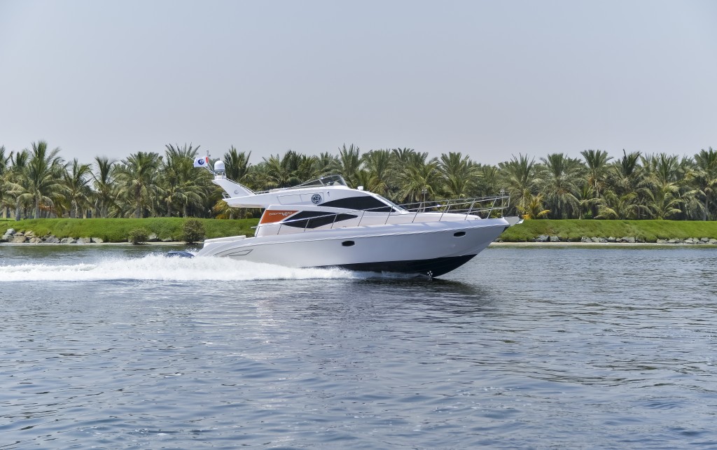 يخت Oryx 40 Fly ذو المحركات الخارجية