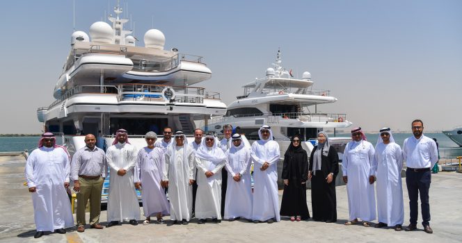 جهات تشريعية ملاحية من دول الخليج العربي تزور حوض بناء السفن الخاص بشركة جلف كرافت 