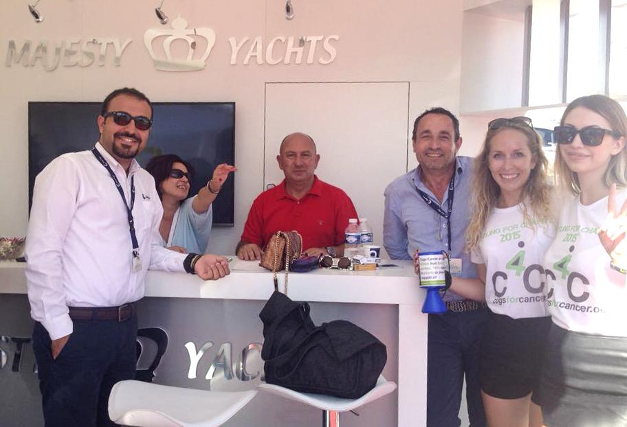 Слева - направо: Махмуд Итани - руководитель отдела маркетинга и связей, Нлена Кросетто - Aurora Yachts International, Нотис Менелау - руководитель отдела продаж компании Gulf Craft, Го Мишель и некоторые гости с С4С.