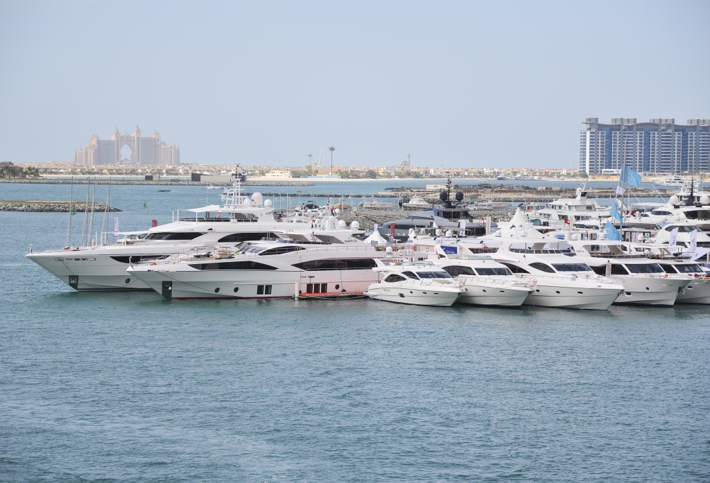 迪拜的游艇群