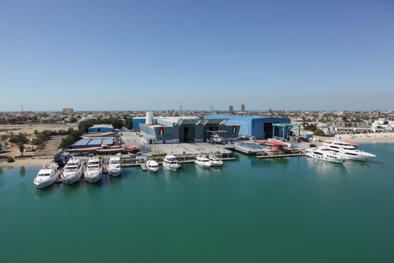 Судостроительный завод компании Gulf Craft в Умм аль Кувейне, ОАЭ