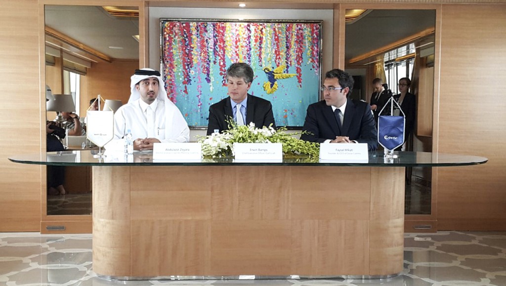 鲁塞尔城战略规划部主任阿卜杜拉（左），海湾游艇首席执行官欧文•班普斯（中），Snow Comms公司创始人兼首席执行官费萨尔•米卡提（右）在海湾游艇新闻发布会