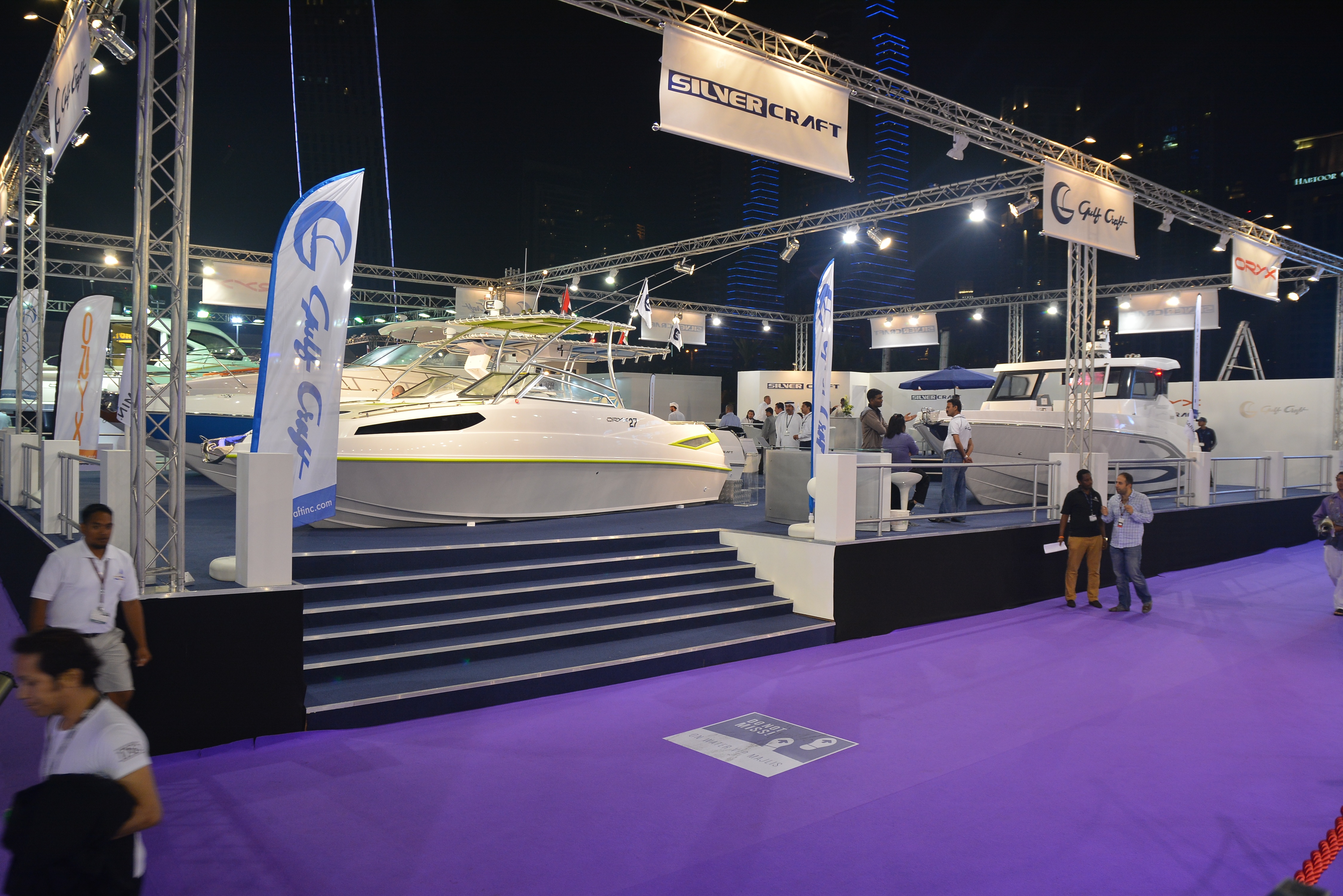 Открытый стенд компании Gulf Craft на выставке яхт в Дубае в 2014 г.