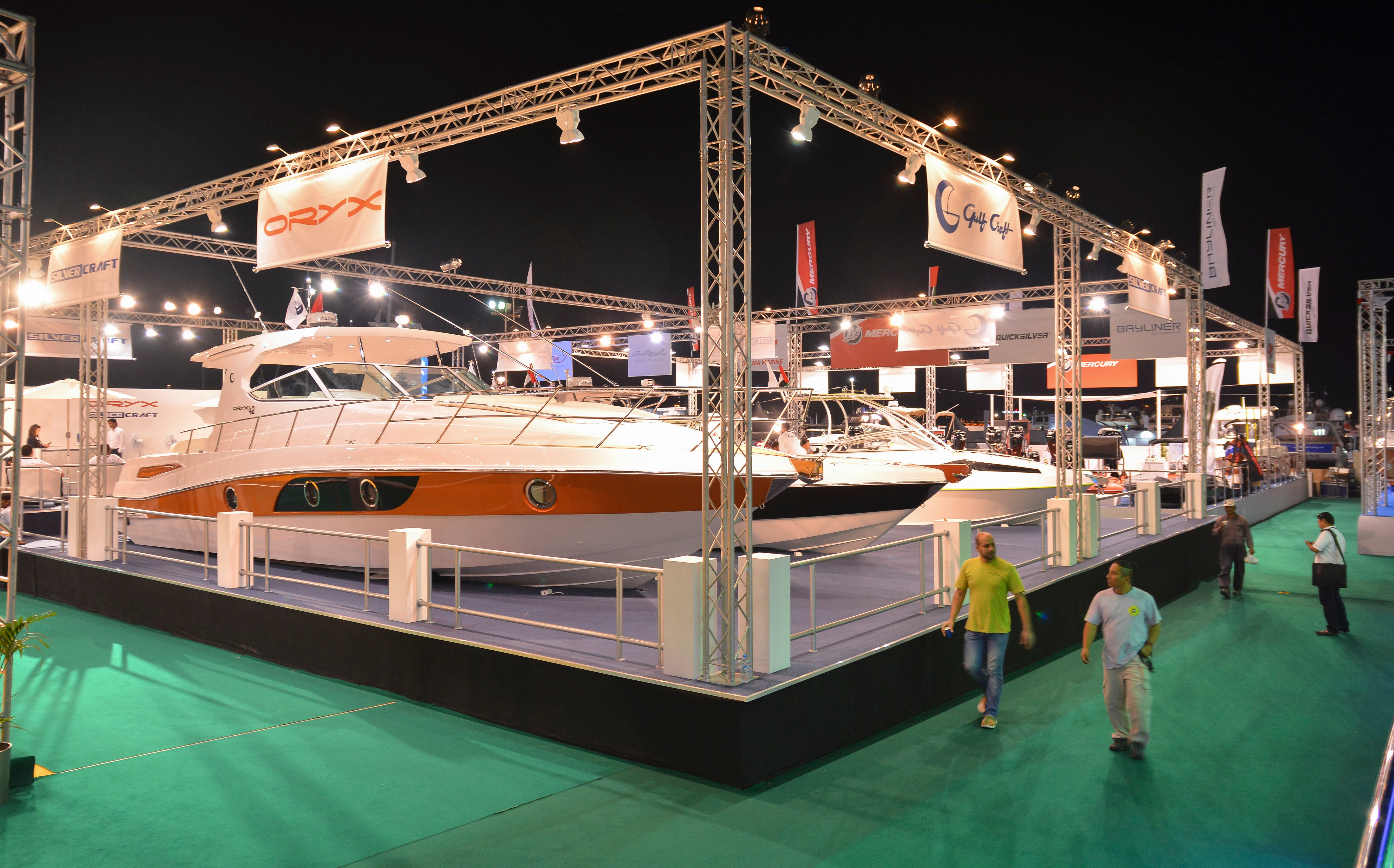 Стенд компании Gulf Craft с лодками Oryx и Silvercraft на международной выставке яхт в Дубае 2015