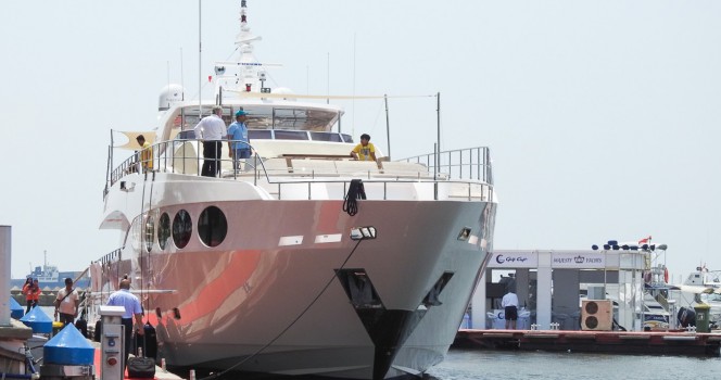 2015年印度尼西亚游艇展期间海湾游艇展位的宾客