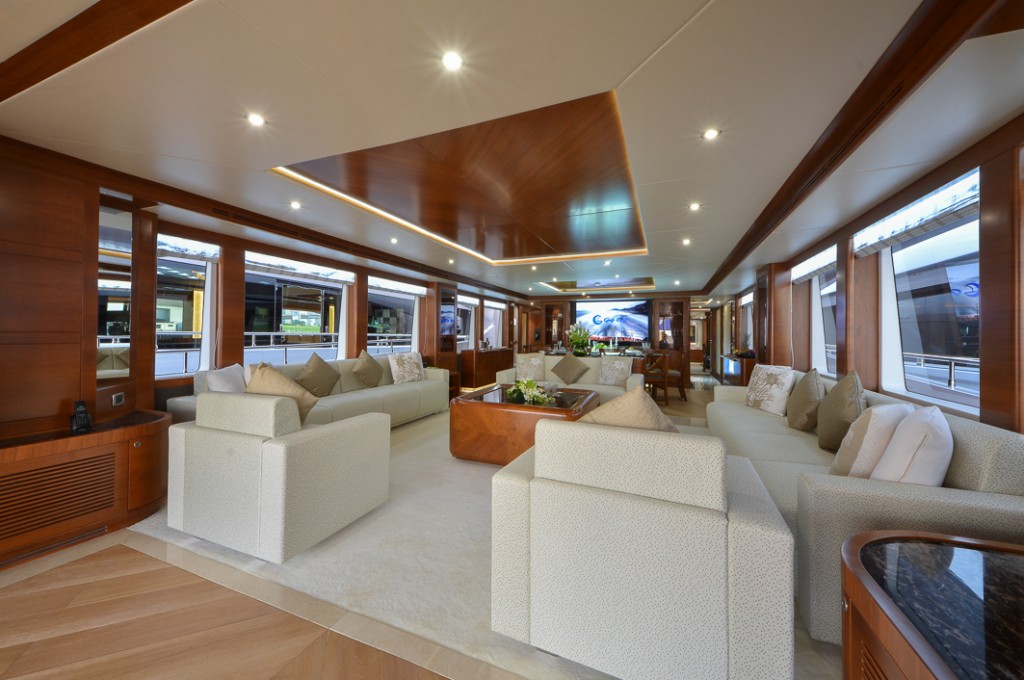 Основная каюта Majesty 105