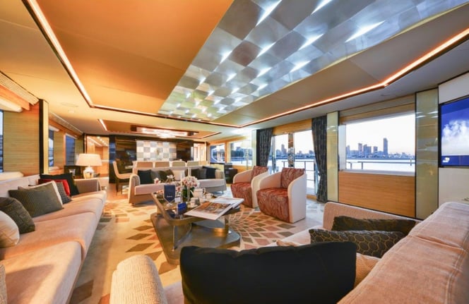 Majesty 122 Saloon (1)