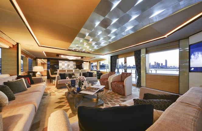 Majesty 122 main saloon