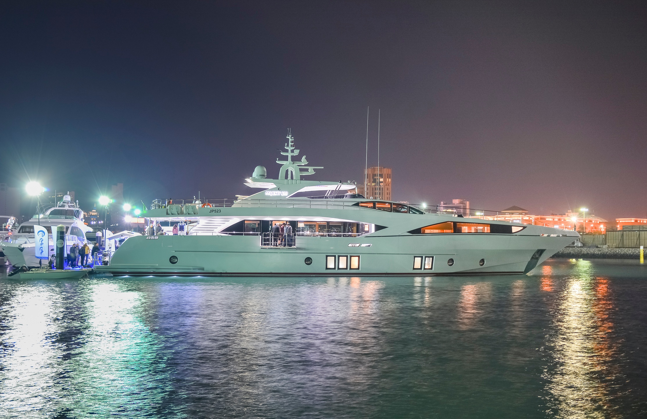 Majesty 122 на выставке яхт в Кувейте