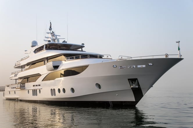 التصميم الخارجي الأنيق لليخت السوبر ماجستي 155