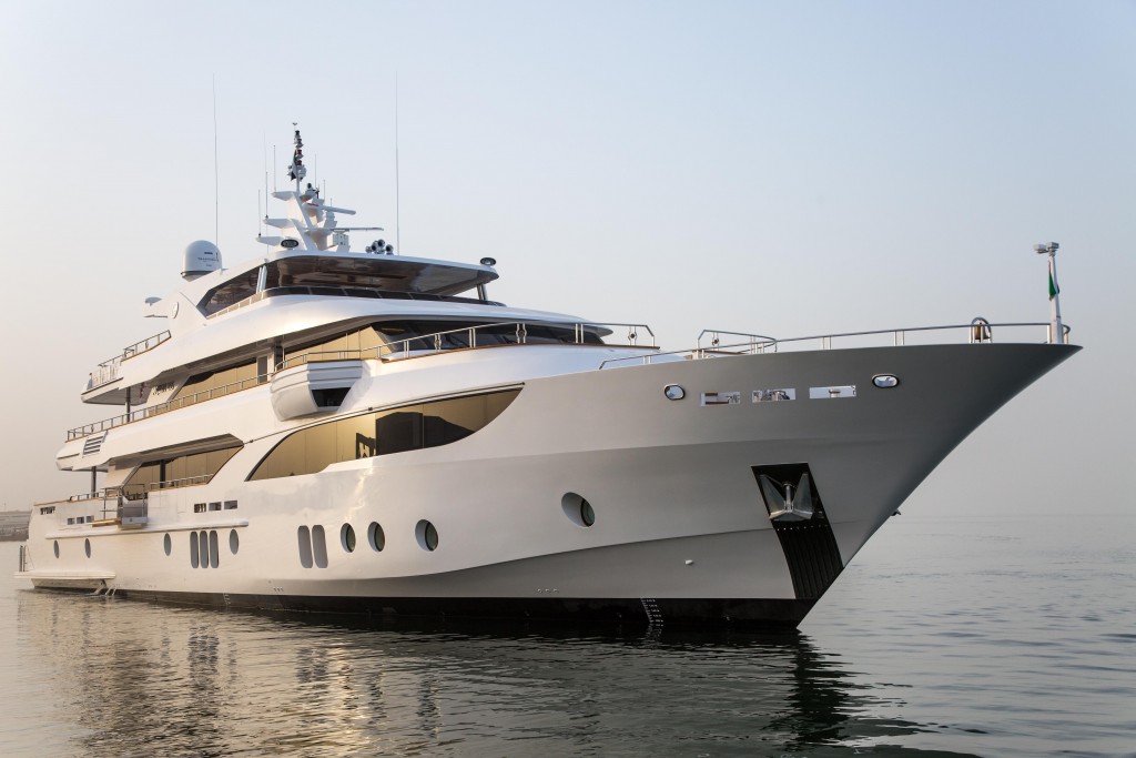 Элегантный дизайн экстерьера Majesty 155.