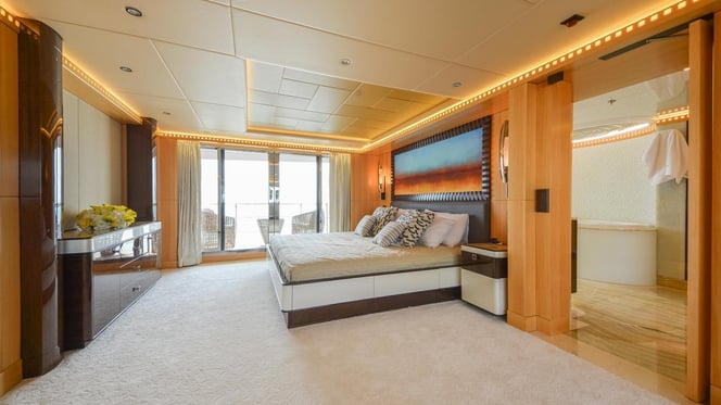 Majesty 155 Owner's Stateroom