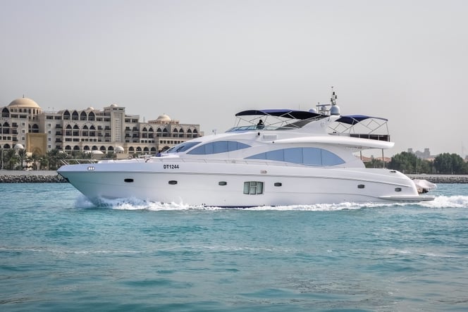 缇瑞纳船舶公司在迪拜提供权威88型游艇的租赁服务