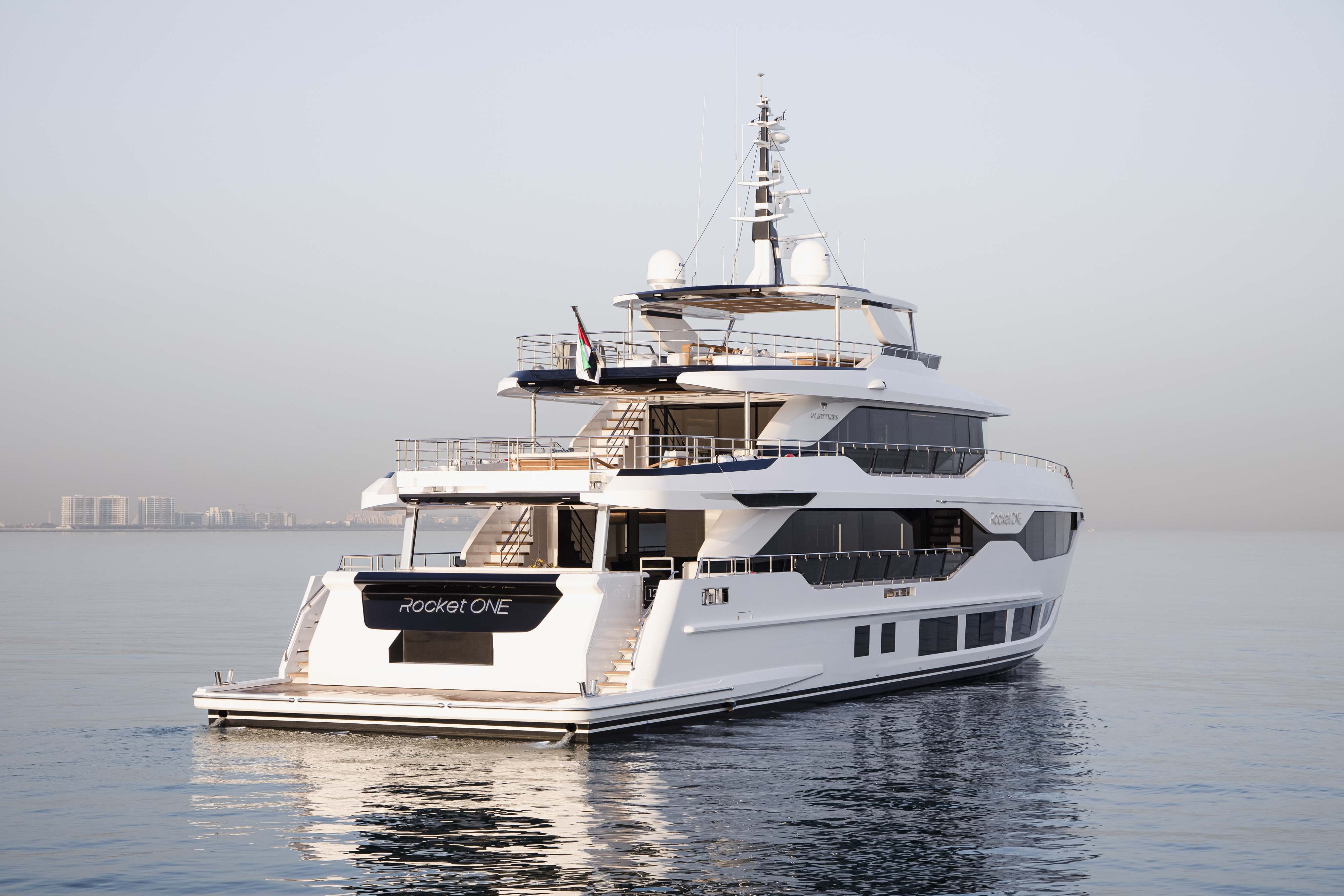 Majesty 120 - Exterior (2)