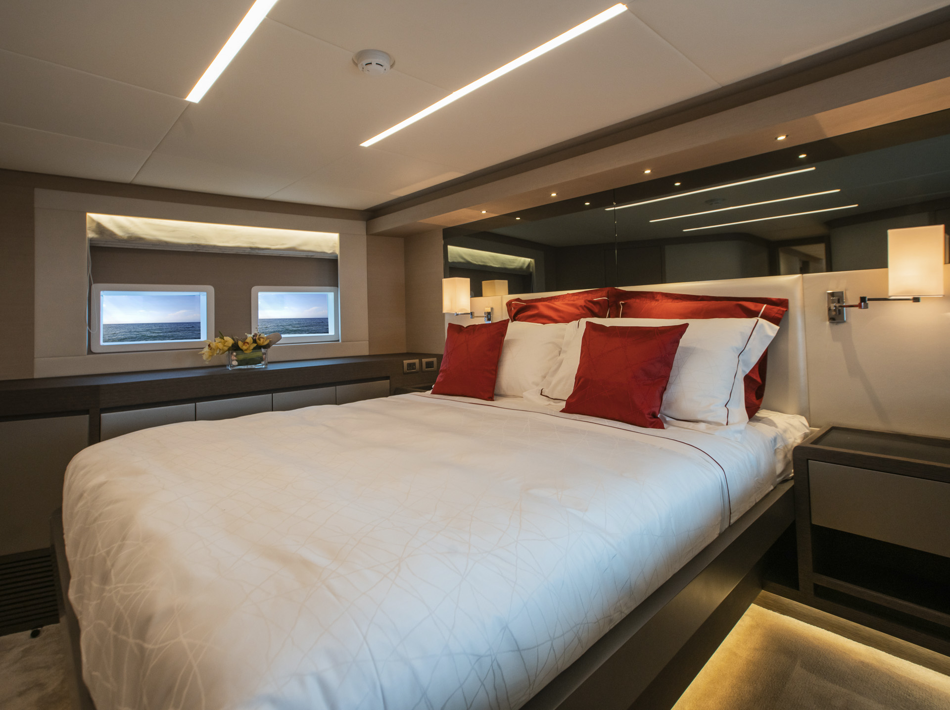 Nomad 75 SUV - Forward VIP Stateroom (2)