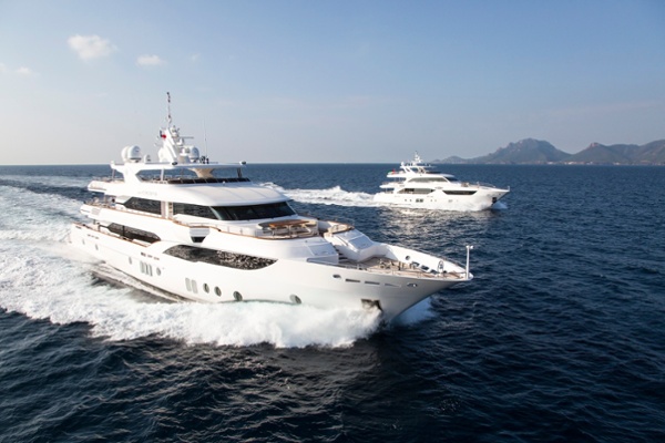 ماجستي 155 وماجستي 110 في مدينة كان