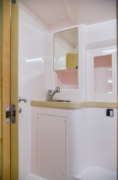 Silvercraft 36 HT Cabin, bathroom.jpg