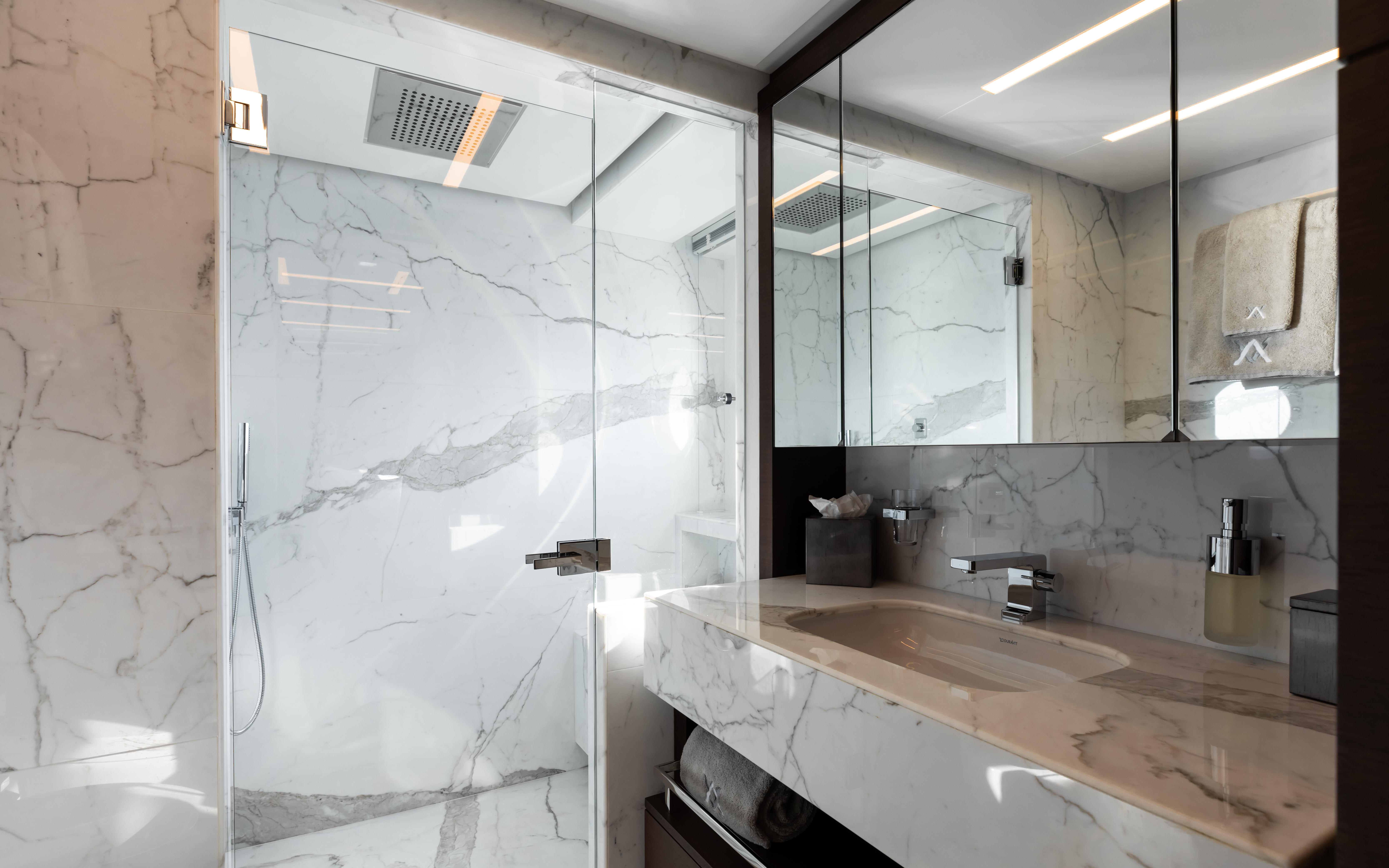 Twin Guest En Suite Port.jpg