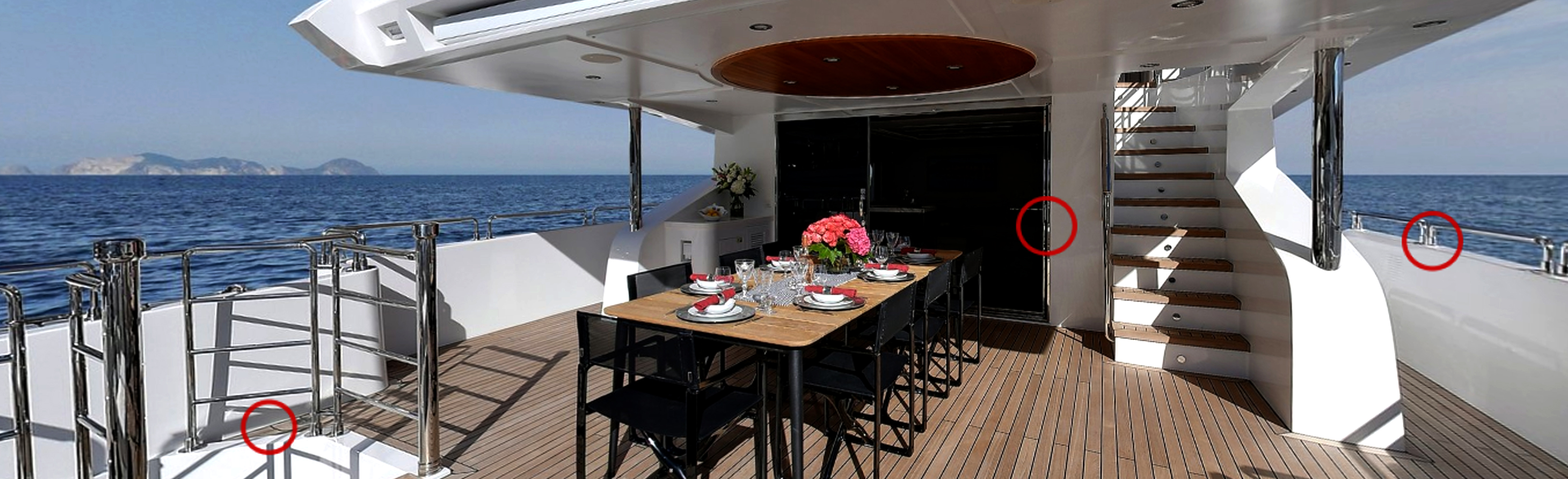 Majesty-125-upper-deck-dining