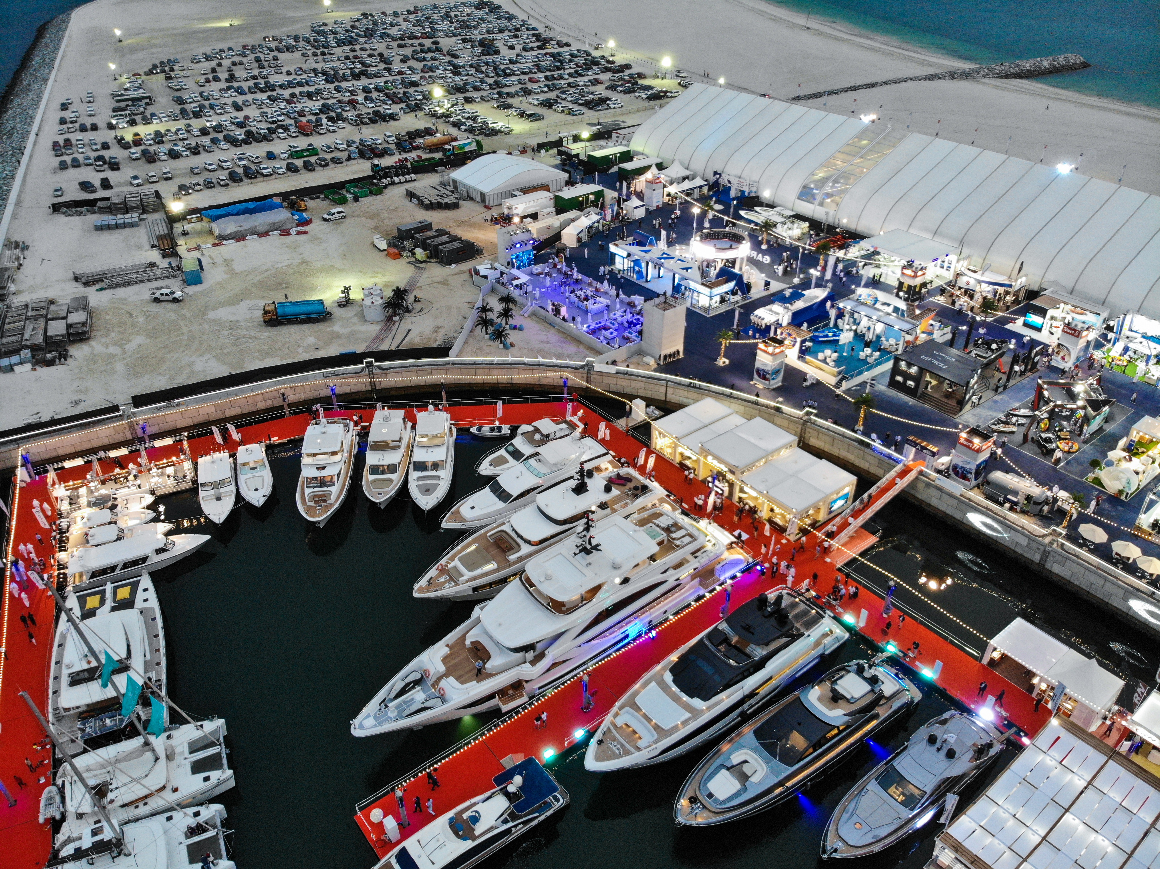 Hamburg ancora yacht festival. Boat international. Absolute navetta 58. Dubai boat show 2022. Boat international.