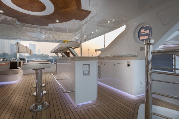 Majesty 125 Fly-bridge (2).jpg