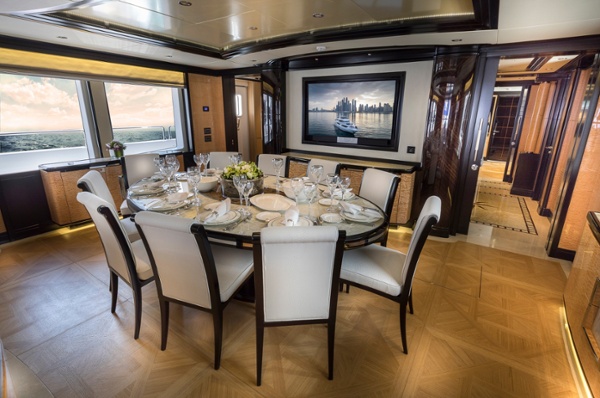 Majesty 125 dining.jpg