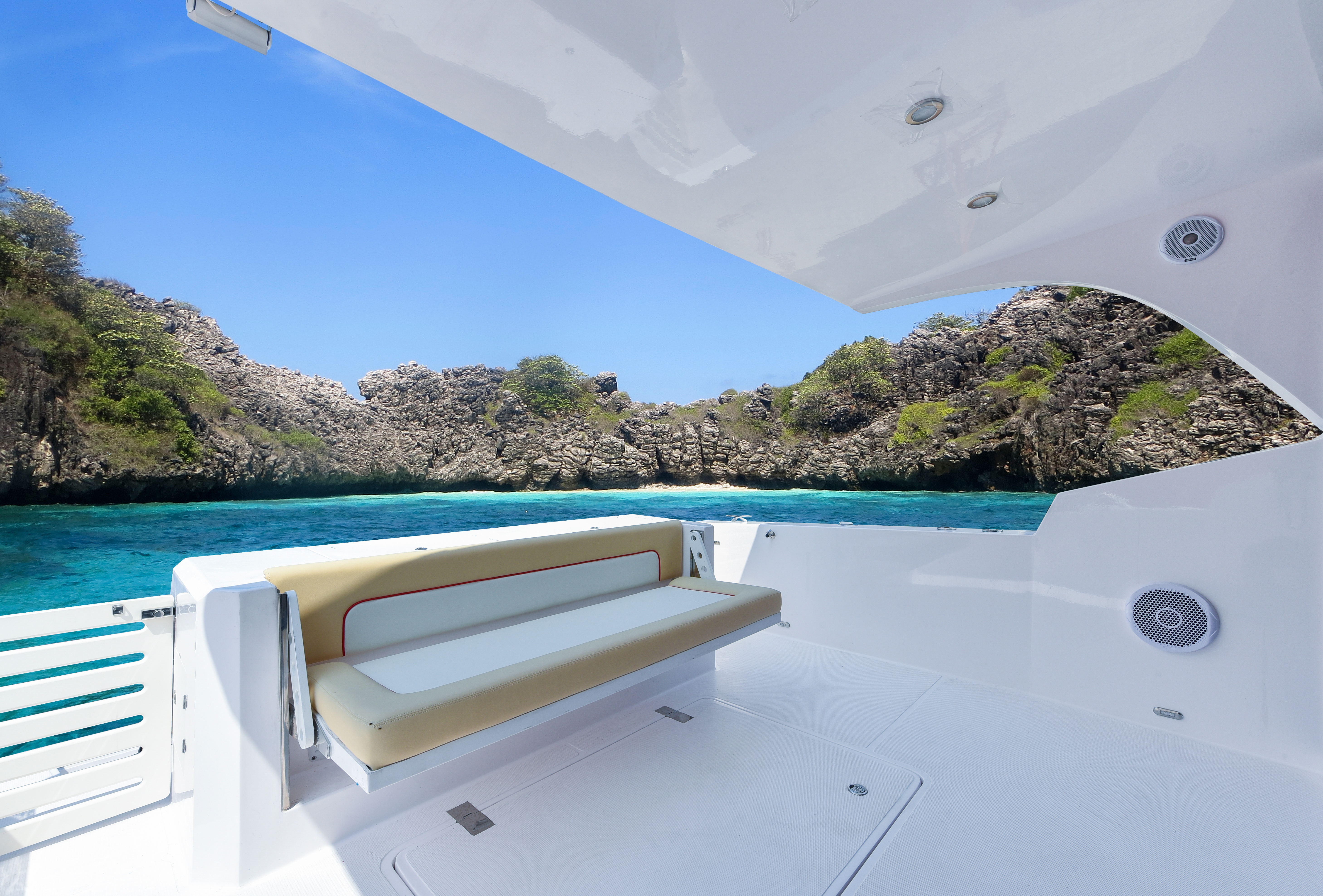 Silvercraft 48 HT Aft seating.jpg