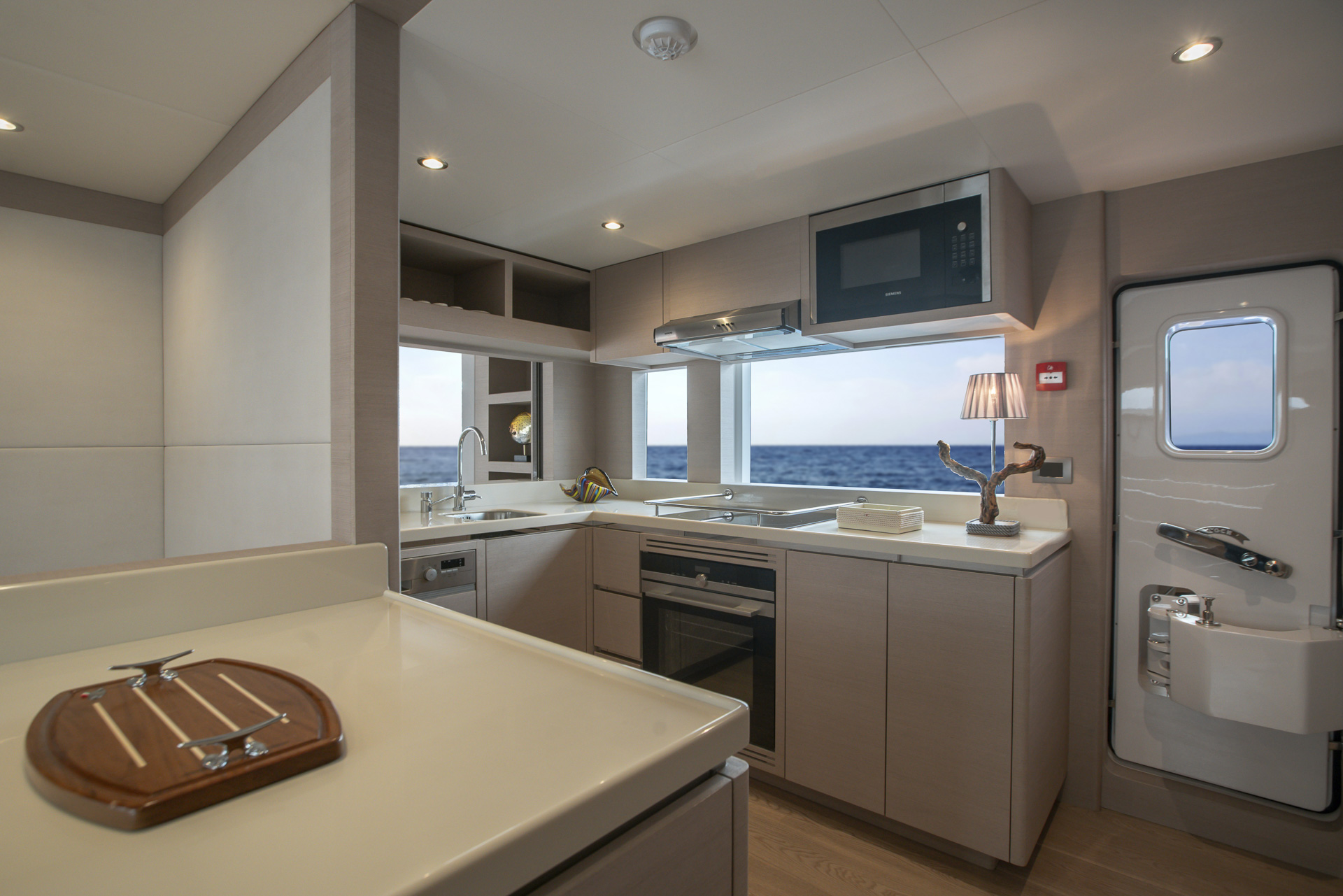 Nomad 75 SUV - Main Galley