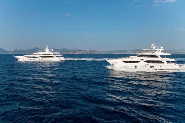 Majesty 155 and Majesty 110 in Cannes, France 001.jpg