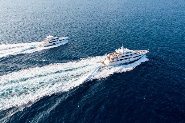 Majesty 155 and Majesty 110 in Cannes, France 003.jpg