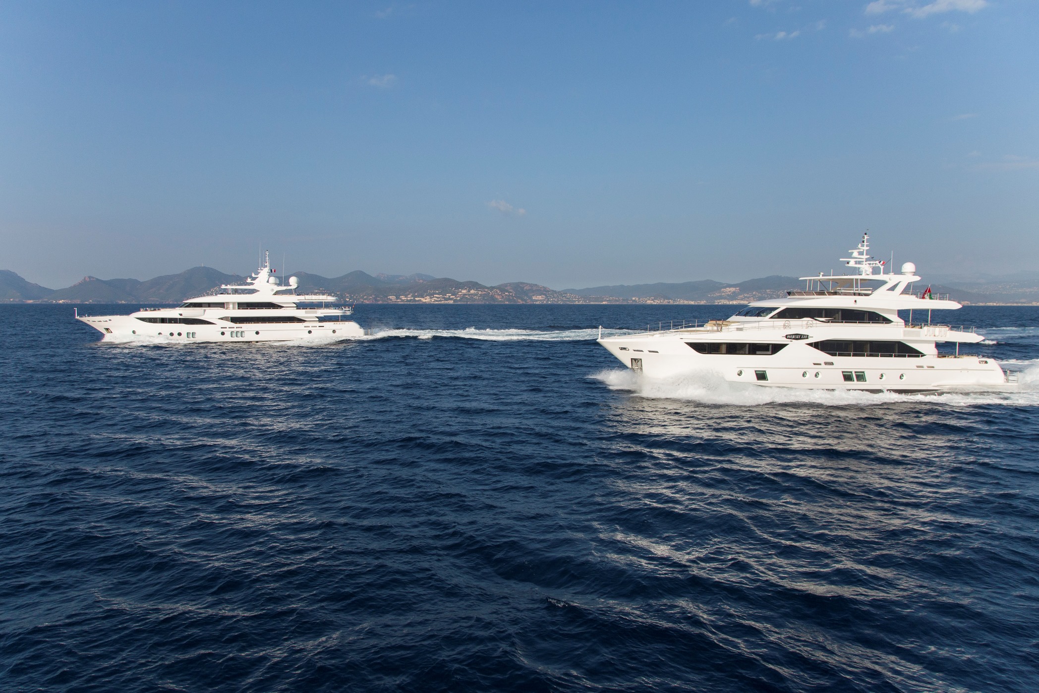 Majesty 155 and Majesty 110 in Cannes, France 001.jpg