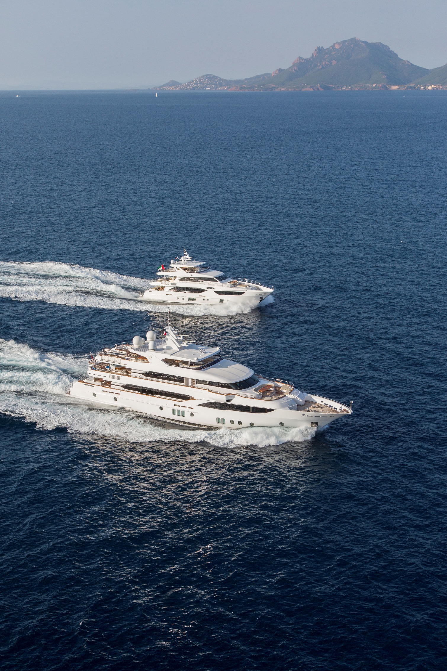 Majesty 155 and Majesty 110 in Cannes, France 004.jpg