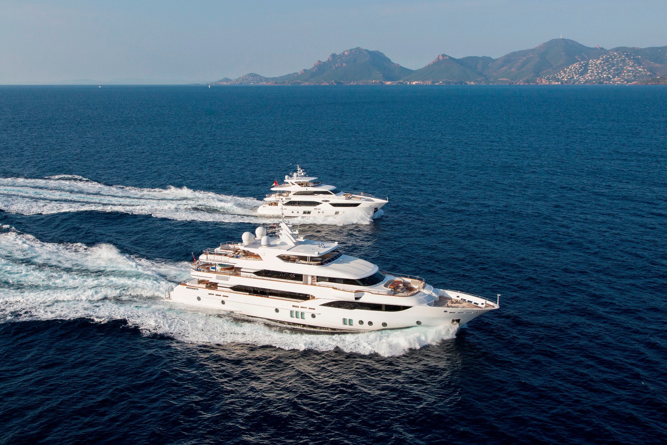 Majesty 155 and Majesty 110 in Cannes, France 005.jpg