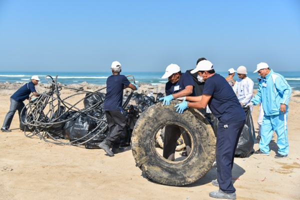 Umm Al Quwain beach clean-up (10).jpg