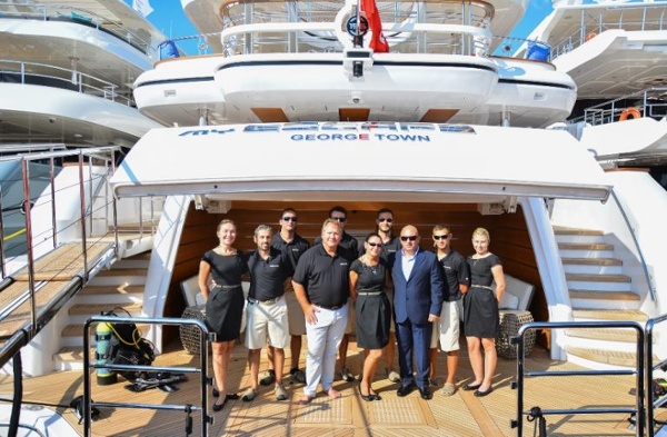 منصة عرض جلف كرافت في مهرجان كان لليخوت