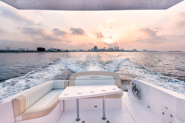 Oryx 42 Cockpit seating.jpg